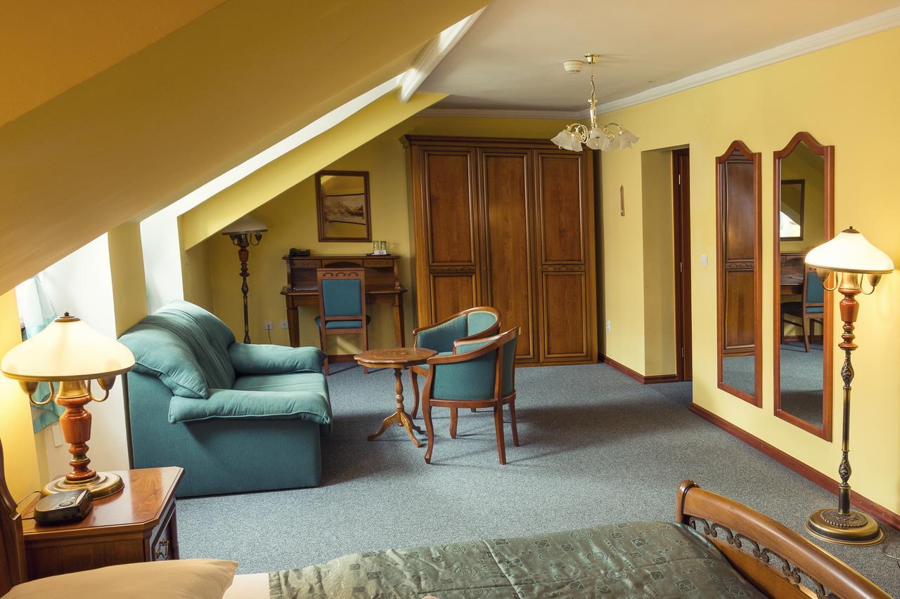 Wellness Hotel Kastiel Jaslovske Bohunice Ngoại thất bức ảnh